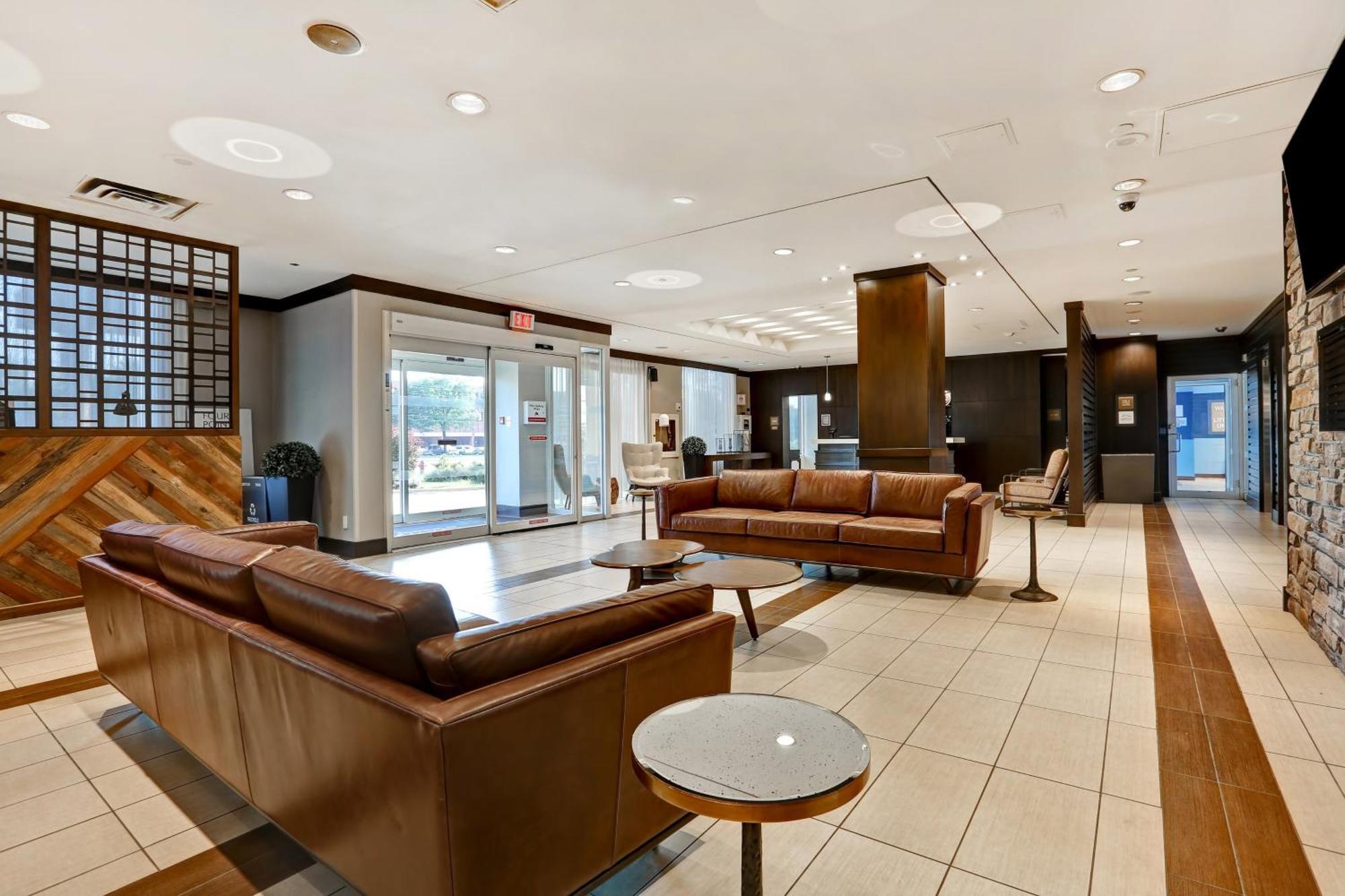 Four Points By Sheraton Toronto Hotel 3*