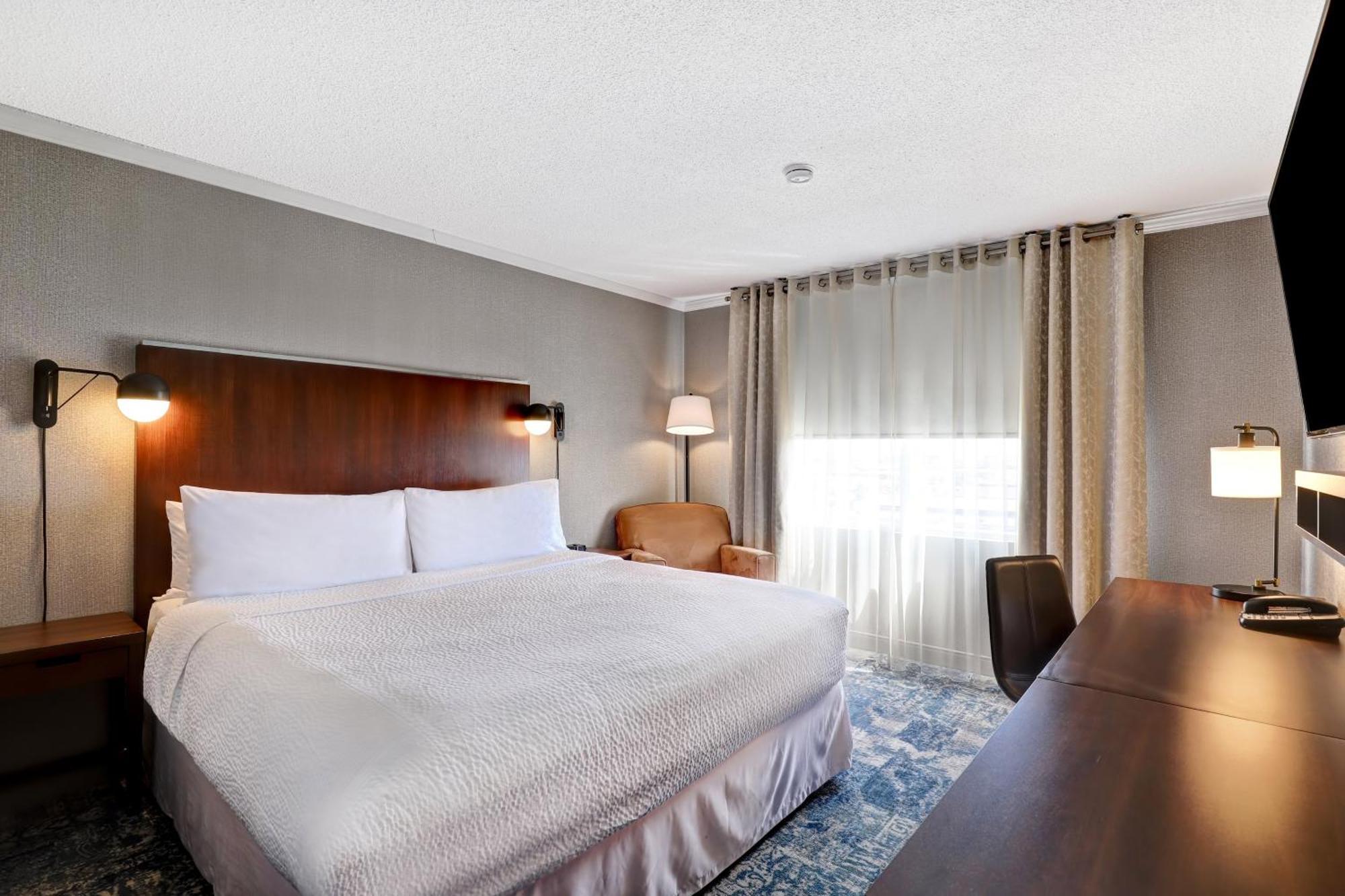 Four Points By Sheraton Toronto