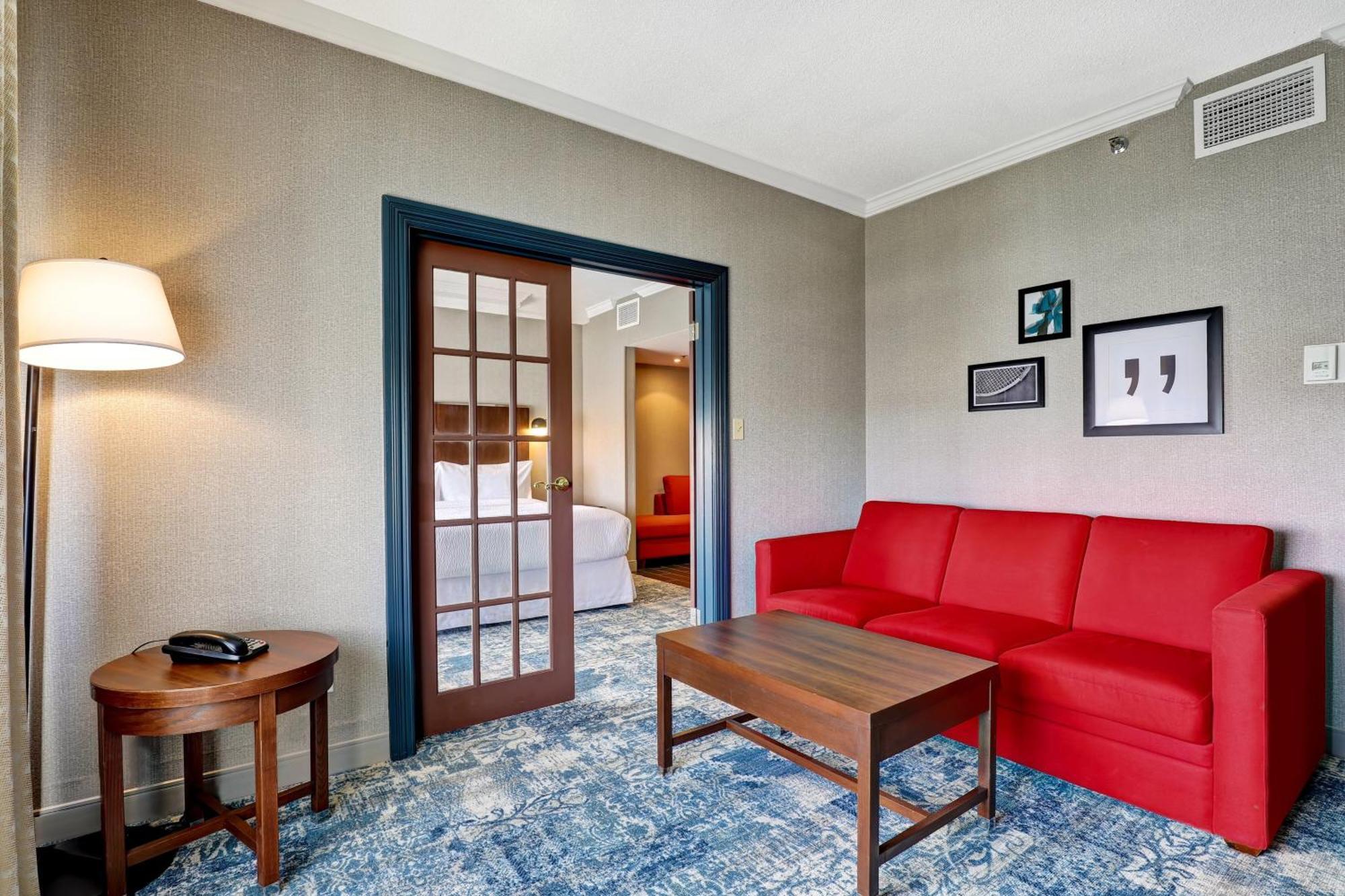 Hotel Four Points By Sheraton Toronto 3*